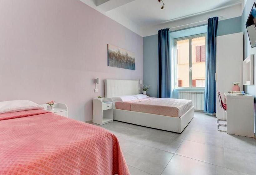 اتاق استاندارد سه تخته با سرویس بهداشتی مشترک, Happy Seasons