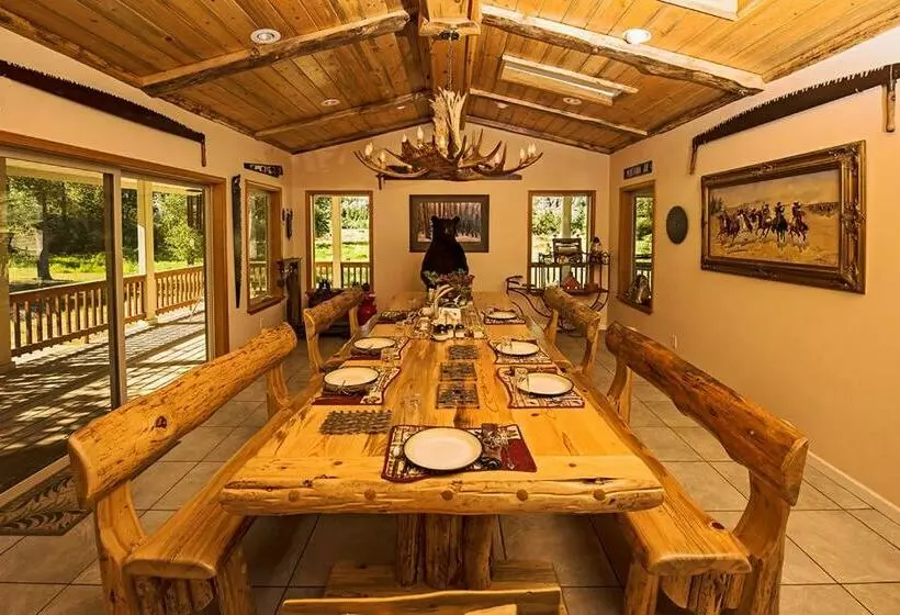 キングサイズベッドのデラックスルーム, Rocky Point Ranch, Montana