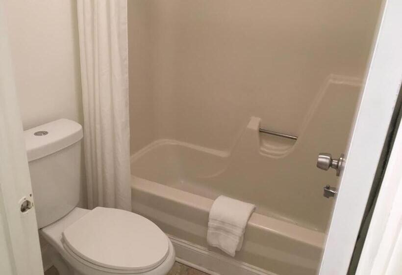 غرفه قياسيه سريرين مزدوجين, Clarence Inn Extended Stay