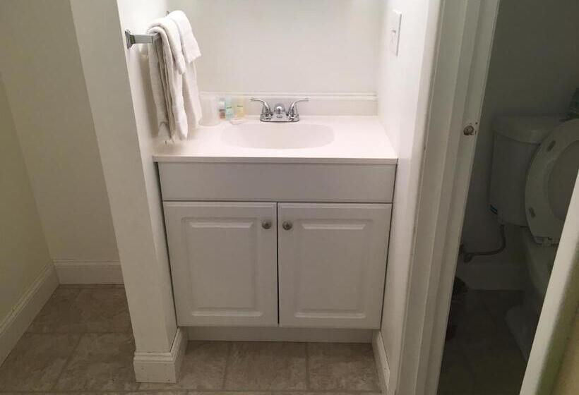 غرفه قياسيه سريرين مزدوجين, Clarence Inn Extended Stay