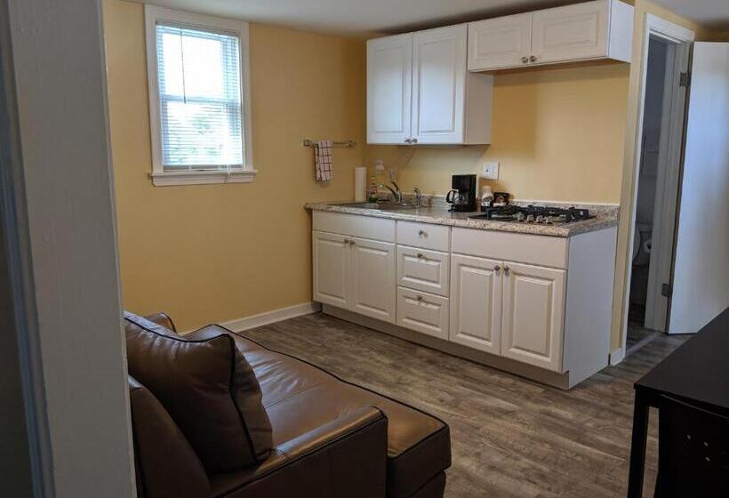 غرفه قياسيه سريرين مزدوجين, Clarence Inn Extended Stay