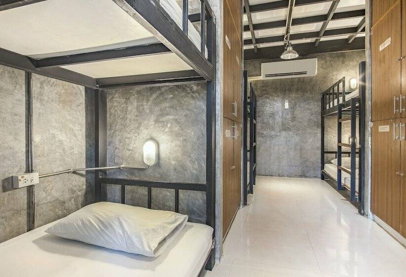 ルームシェアのワンベッド, Slumber Party Phi Phi