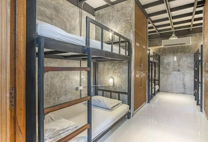 Ágy Megosztott Szobában, Slumber Party Phi Phi