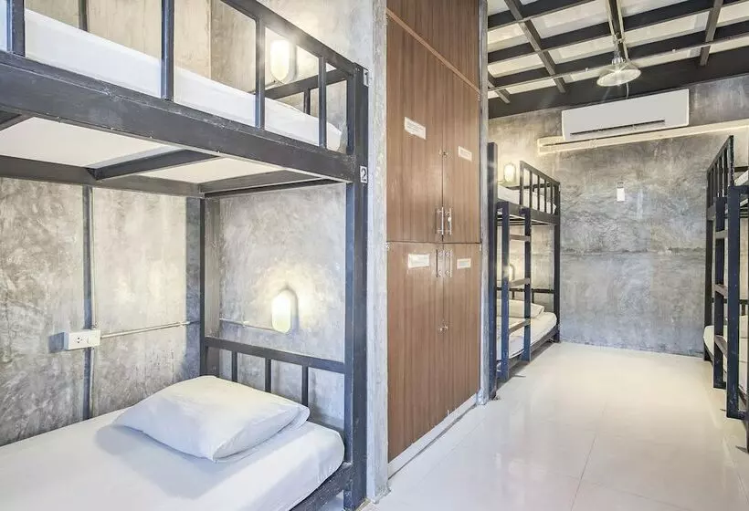 Ágy Megosztott Szobában, Slumber Party Phi Phi