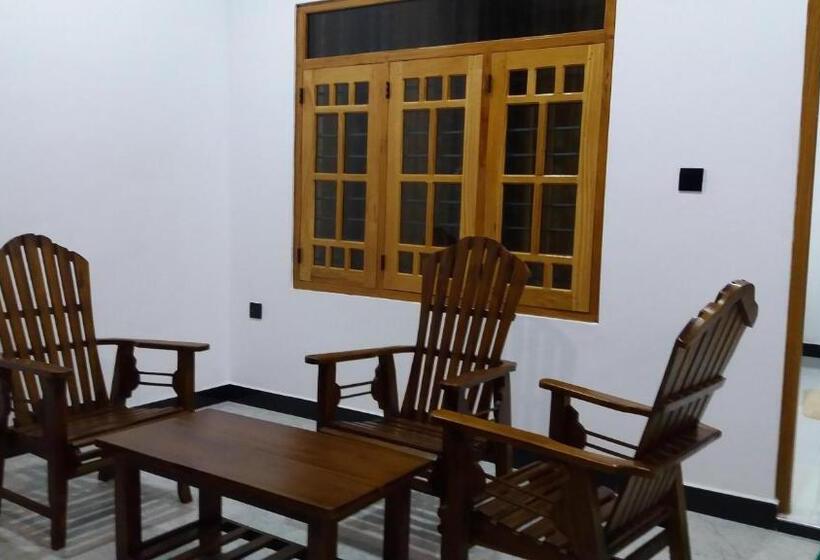 标准间带阳台, Sea Zone Hotel Nilaveli