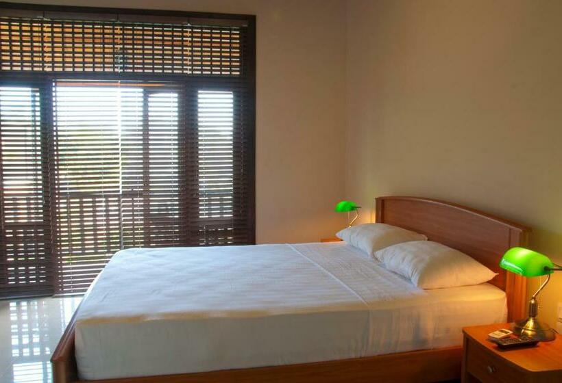 디럭스 룸, Gamodh Citadel Resort