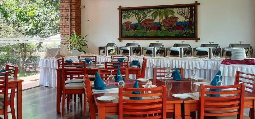 디럭스 룸, Gamodh Citadel Resort