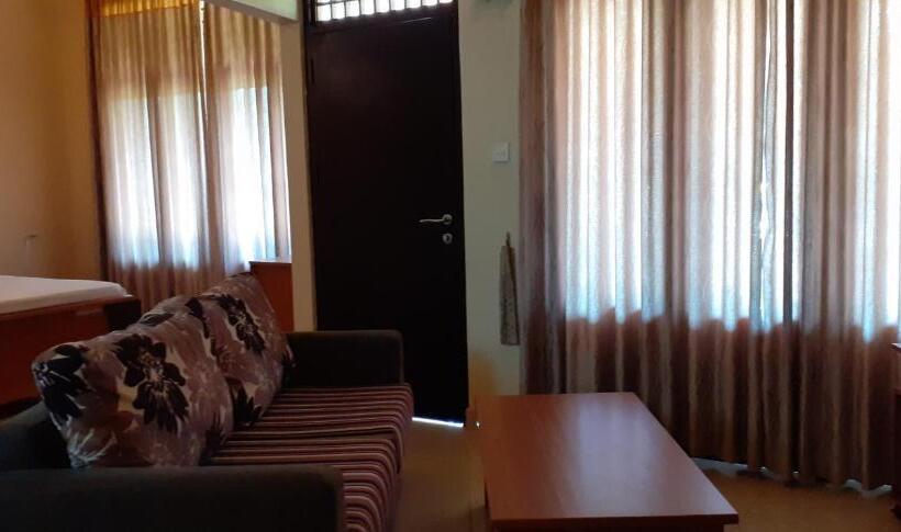 디럭스 룸, Gamodh Citadel Resort