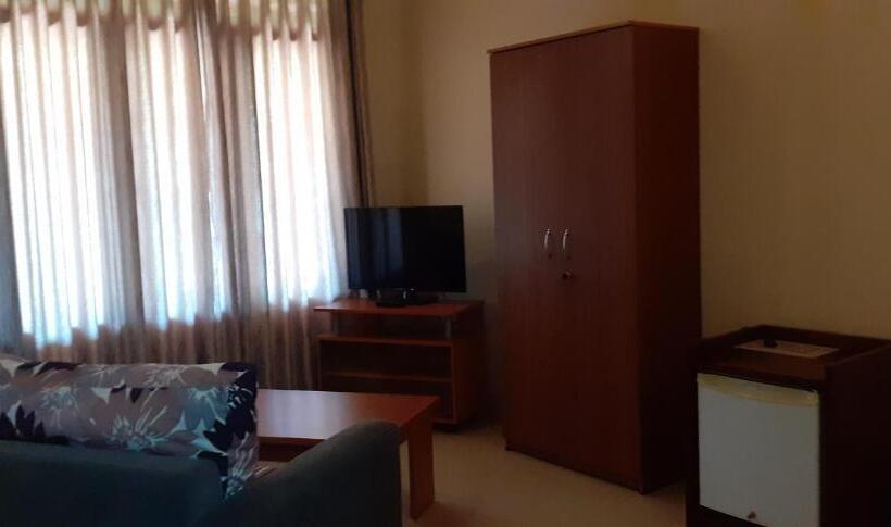 디럭스 룸, Gamodh Citadel Resort