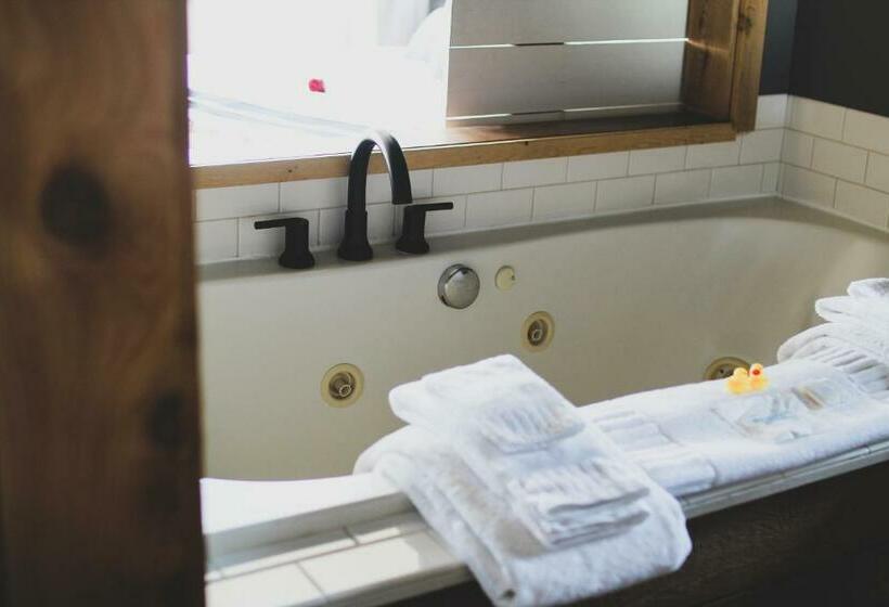 标准工作室, Inn At Discovery Coast