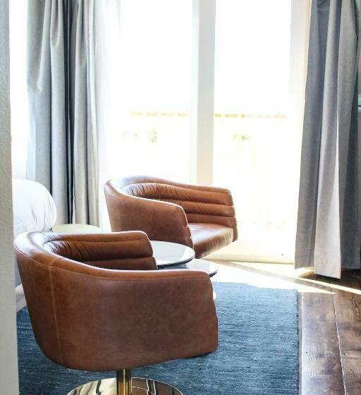 标准工作室, Inn At Discovery Coast