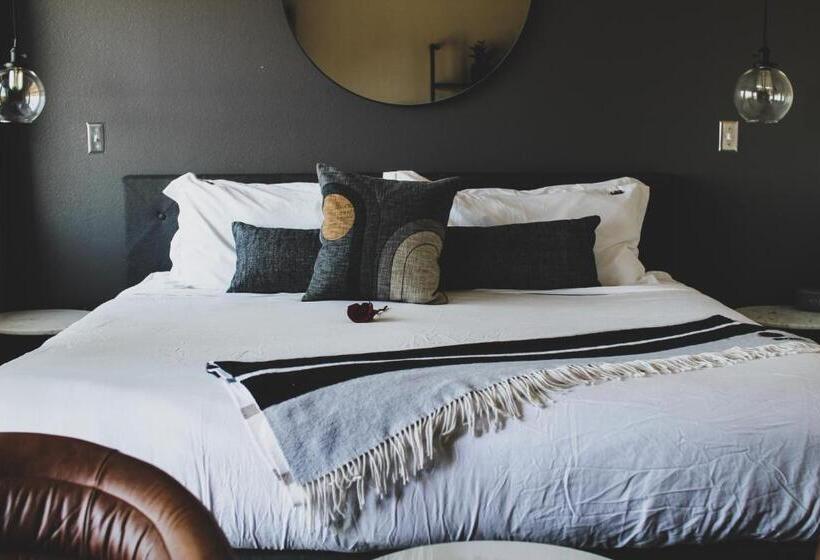 标准工作室, Inn At Discovery Coast