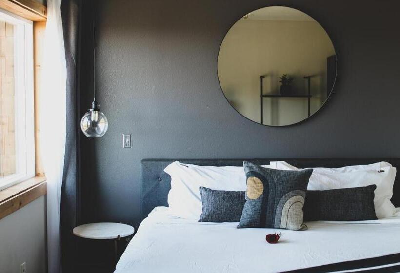 标准工作室, Inn At Discovery Coast
