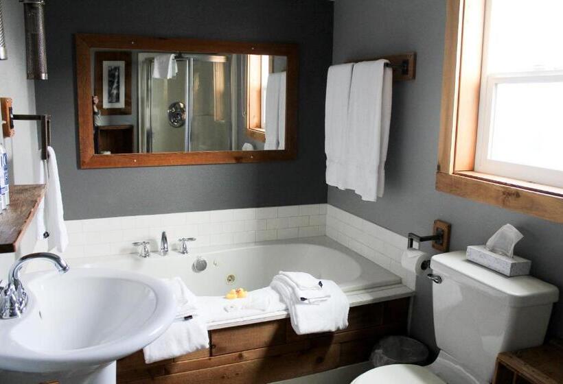 带大床的标准间, Inn At Discovery Coast