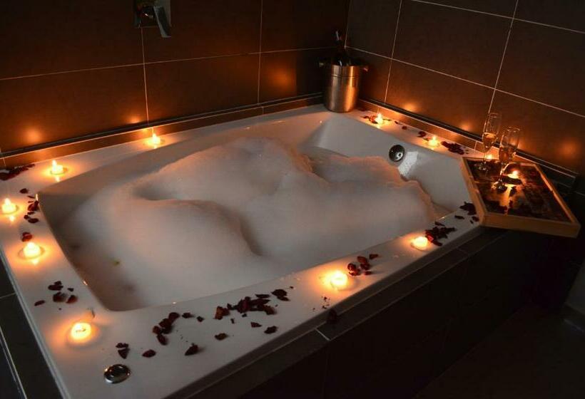 جناح, Lleras Green