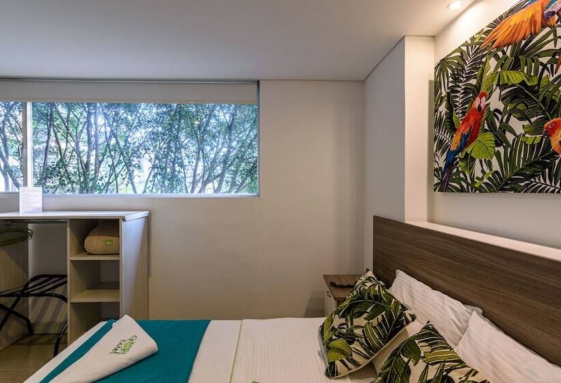 غرفة قياسية, Lleras Green