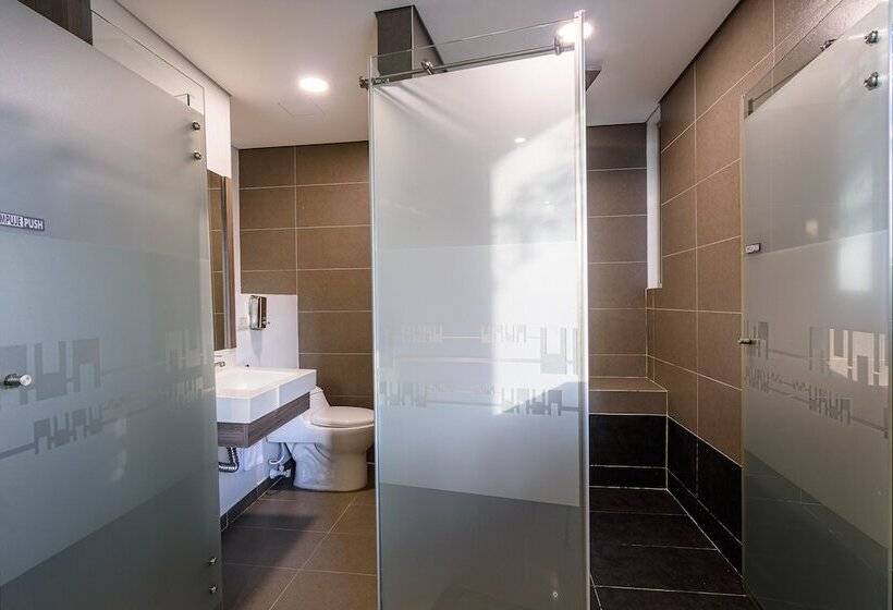 غرفة قياسية, Lleras Green