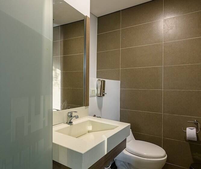 غرفة قياسية, Lleras Green