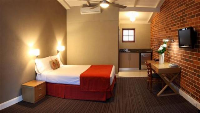Quarto Estandar, Rose & Crown