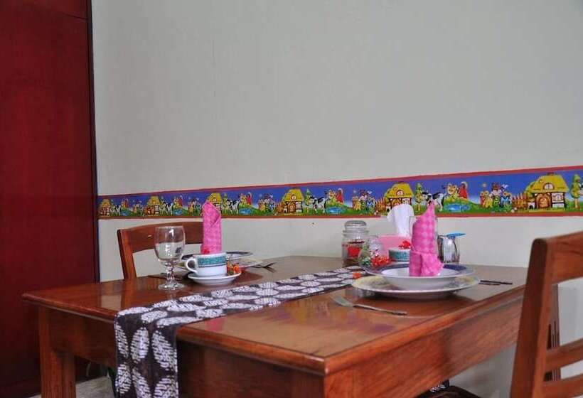 جناح جونيور, My Home Guesthouse