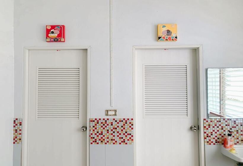 تختخواب در اتاق مشترک, Sleep Sheep Phuket Hostel Sha