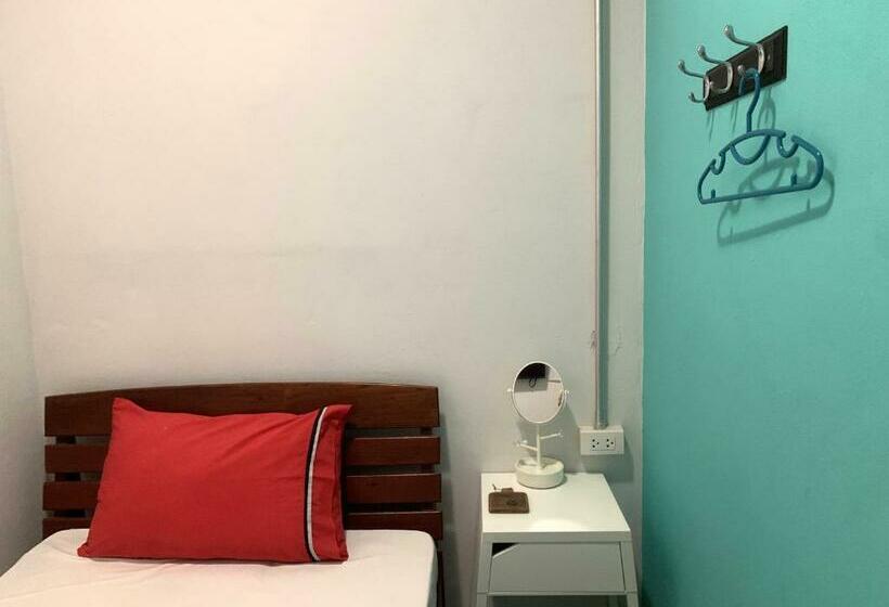 تختخواب در اتاق مشترک, Sleep Sheep Phuket Hostel Sha
