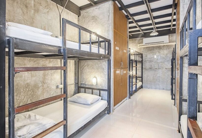 ルームシェアのワンベッド, Slumber Party Phi Phi