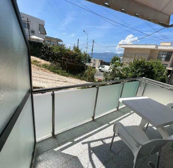 اتاق سه نفره دلوکس با چشمانداز دریا, Seaside Rooms & Apartments Sarande