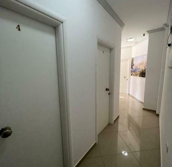 اتاق سه نفره دلوکس با چشمانداز دریا, Seaside Rooms & Apartments Sarande