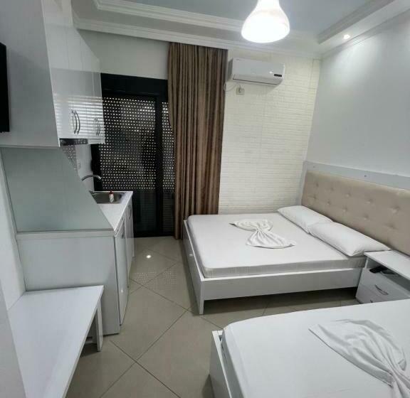 اتاق سه نفره دلوکس با چشمانداز دریا, Seaside Rooms & Apartments Sarande