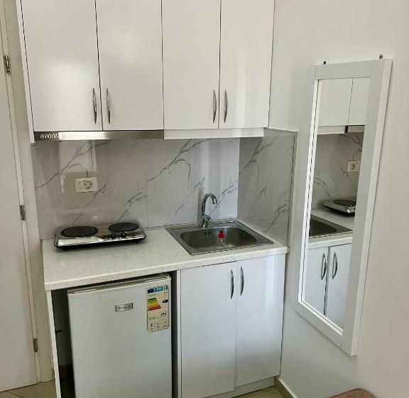 اتاق سه نفره دلوکس با چشمانداز دریا, Seaside Rooms & Apartments Sarande
