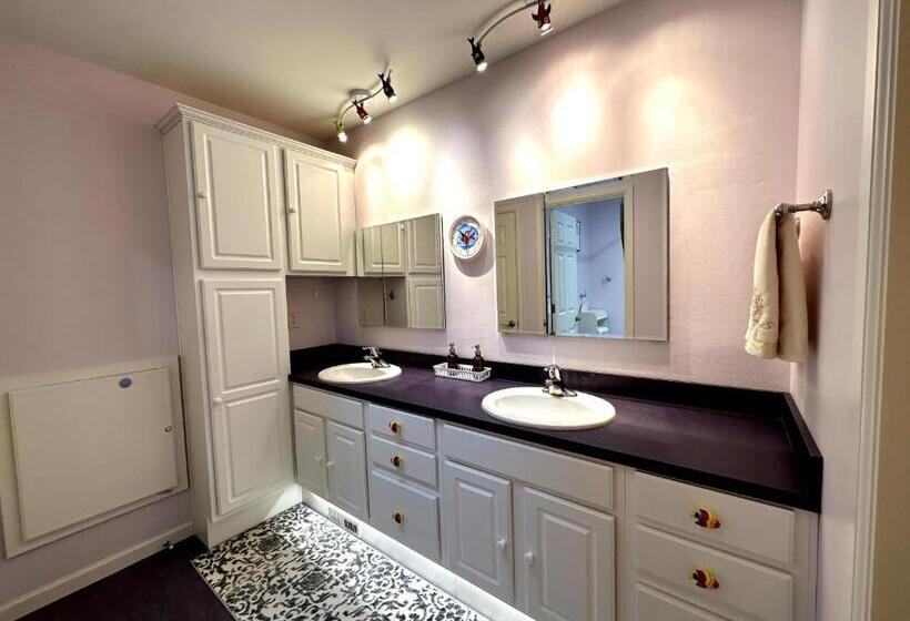 غرفة قياسية ثلاثية مزودة بتراس, Green Garden