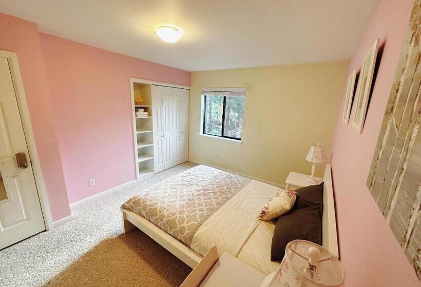 غرفة قياسية ثلاثية مزودة بتراس, Green Garden