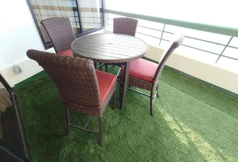سوییت سوپریور با چشمانداز دریا, Alupang Beach Tower, Upgraded Units
