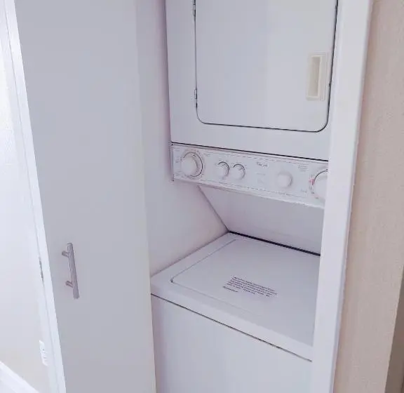 سوییت جونیور با چشمانداز دریا, Alupang Beach Tower, Upgraded Units