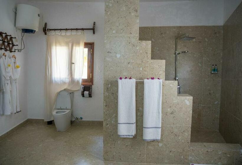 سوییت با چشم‌انداز باغ, Sultan Palace