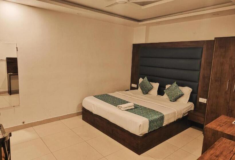 اتاق خانوادگی, Krone A Family Hotel Near Igi Airport