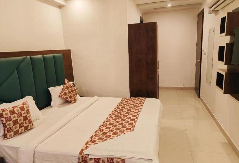 Четырехместный Номер Стандарт, Krone A Family Hotel Near Igi Airport