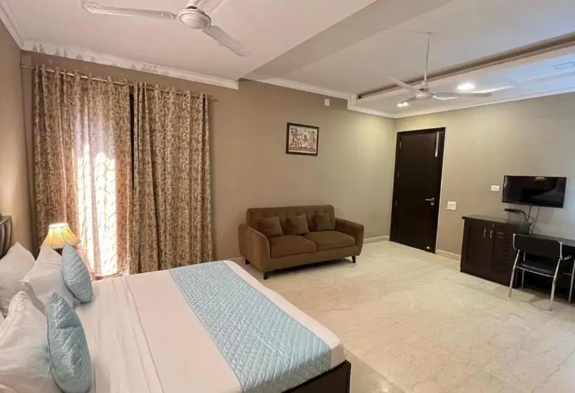 キングサイズベッドのスタンダードルーム, Abode Residency Safdarjung Enclave Near U S Embassy Delhi