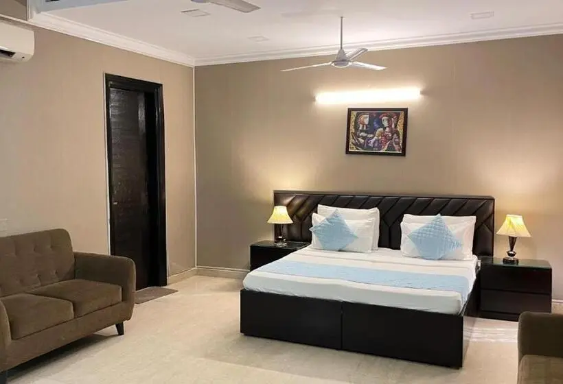 キングサイズベッドのスタンダードルーム, Abode Residency Safdarjung Enclave Near U S Embassy Delhi