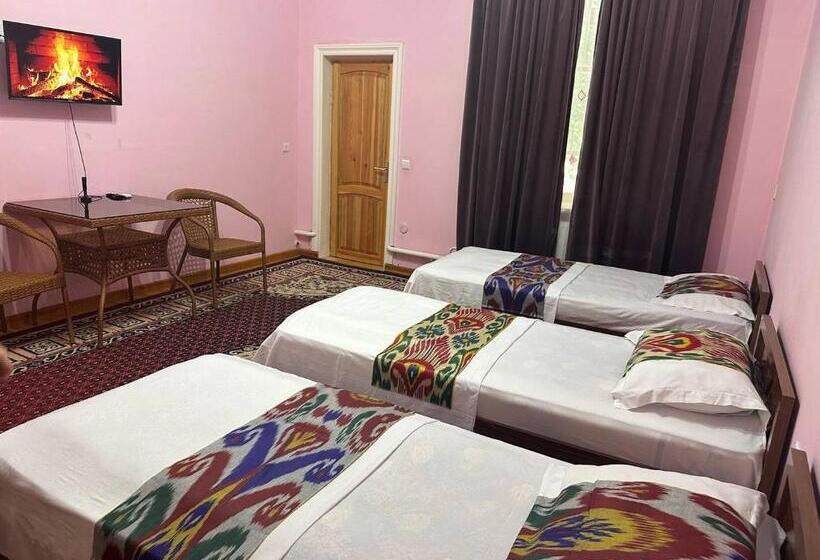 スタンダードトリプルルーム, Shukrona Guest House