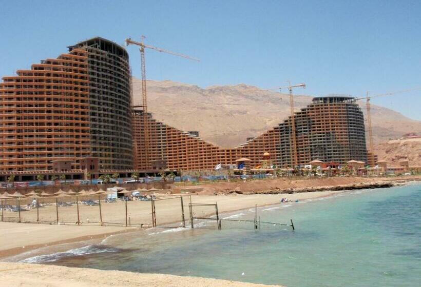 1 Bedroom Penthouse Apartment, Penthouse In Porto Pyramids Elsokhna Families Only