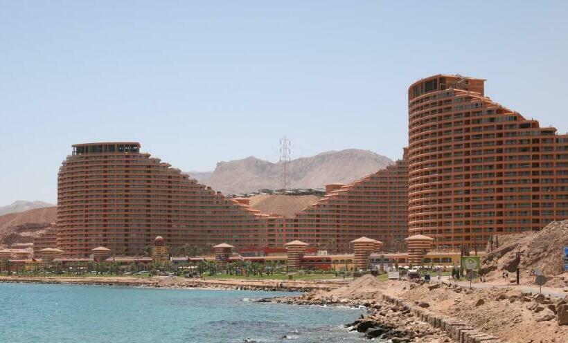 1 Bedroom Penthouse Apartment, Penthouse In Porto Pyramids Elsokhna Families Only