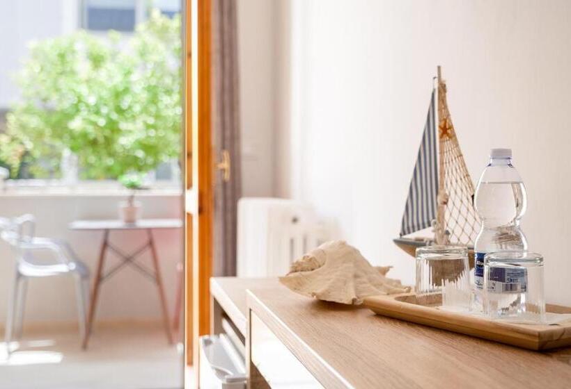 اتاق لوکس با بالکن, Vele D Otranto B&b