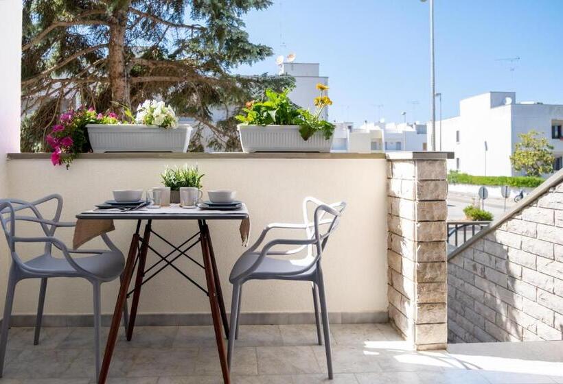 اتاق لوکس با بالکن, Vele D Otranto B&b