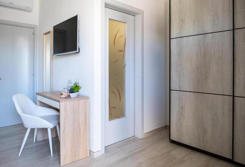 اتاق لوکس با بالکن, Vele D Otranto B&b