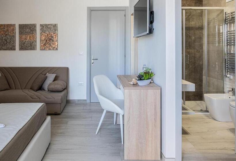 اتاق لوکس با بالکن, Vele D Otranto B&b
