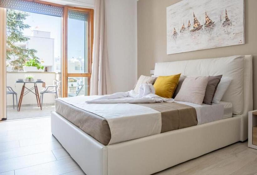 اتاق لوکس با بالکن, Vele D Otranto B&b