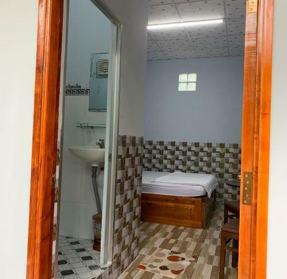 带大床的标准间, Thảo Trân