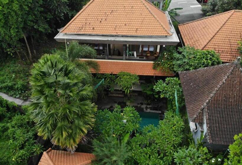 Номер Стандарт Вид на Бассейн, Jiwa S House